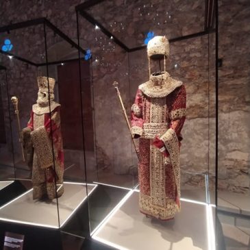 ΜΥΣΤΡΑΣ ΣΤΟΛΕΣ ΑΙΘΟΥΣΑΣ ΘΡΟΝΟΥ5